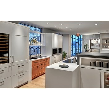 The majority of the Sub-Zero, Wolf, and Cove Showroom located in Glendale Heights was designed by Doug Durbin, the award-winning co-owner and Design Director of Chicago’s nuHaus.