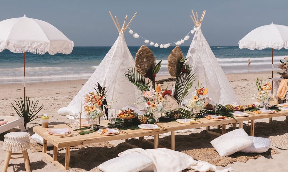 delightfull casual-chic beach picnic by Pop-Up Parties